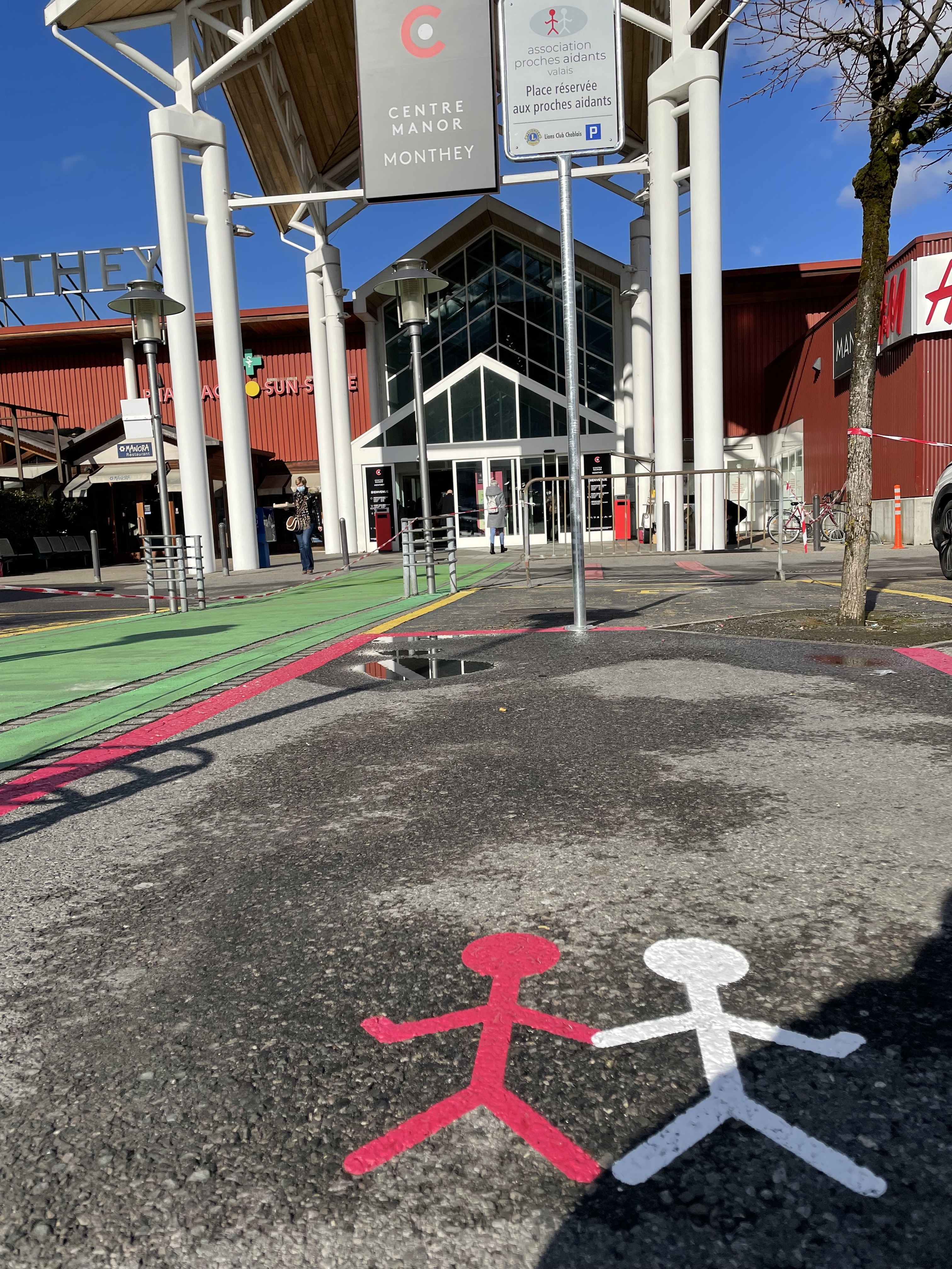 Une place de stationnement pour proches aidants va être inaugurée demain à Monthey